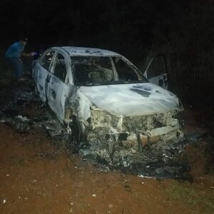 Encuentran incinerado el vehículo utilizado por autores del homicidio de un joven en San Pedro del Paraná - Policiales - ABC Color
