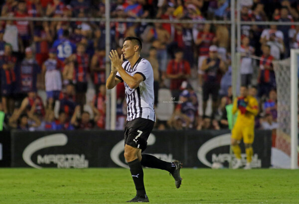 Versus / Después los cuatro goles que le marcó a Cerro, "Tacuara" no estará en el debut de Libertad en Copa