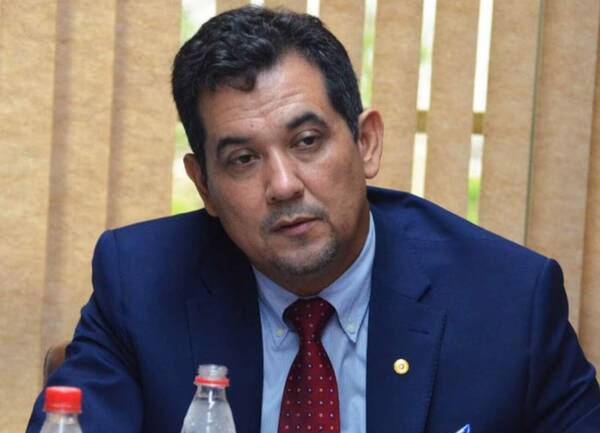 Senador aseguró que denunciará formalmente a Efraín por los U$S 37 millones que oakñy