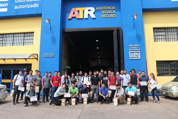 Record Electric influye en el crecimiento de técnicos a través de talleres