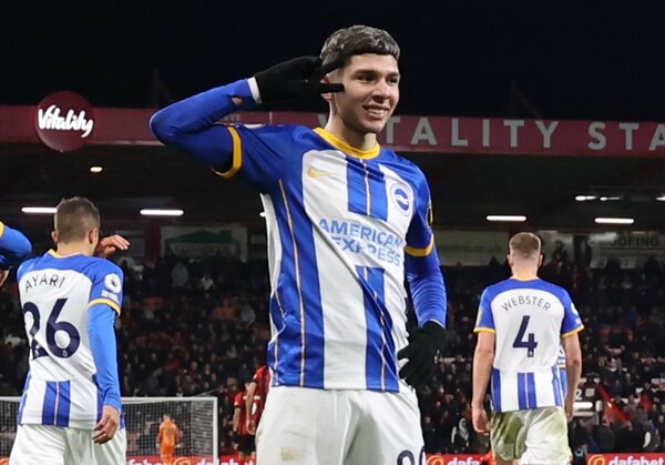 Versus / La increíble ovación de los hinchas de Brighton a Julio Enciso al final del partido ante Bournemouth