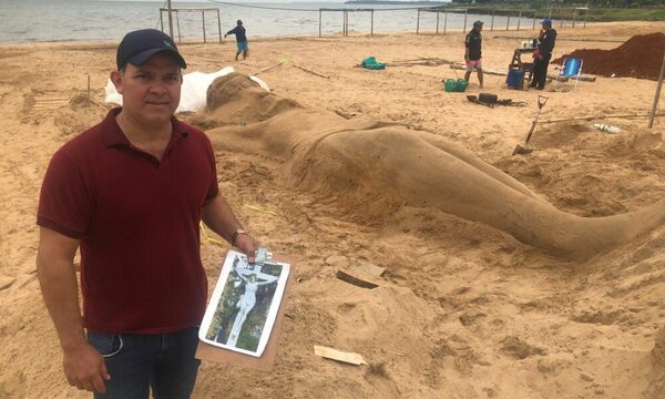 Artista armó tremenda obra de Jesús con la arena de Carmen del Paraná