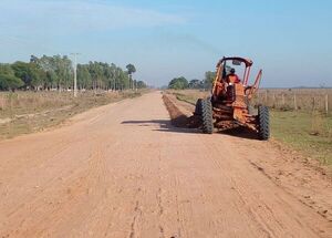 El MOPC mejora la transitabilidad de caminos no pavimentados en Ñeembucú - .::Agencia IP::.