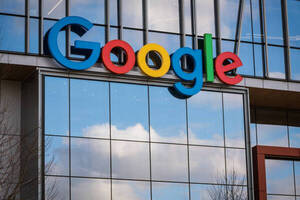Empleados de Google en Londres protestan por planes de despidos - Revista PLUS