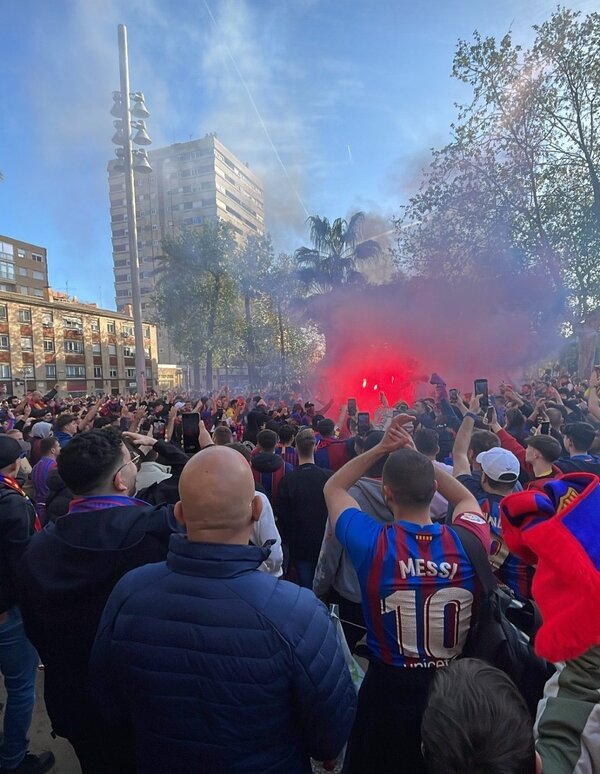 El Camp Nou clama por Messi - C9N
