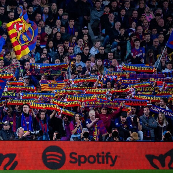 Versus / El Camp Nou coreó el nombre de Messi en el minuto 10 del clásico