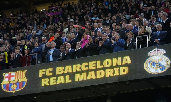 Diario HOY | El Camp Nou corea el nombre de Messi en el minuto 10