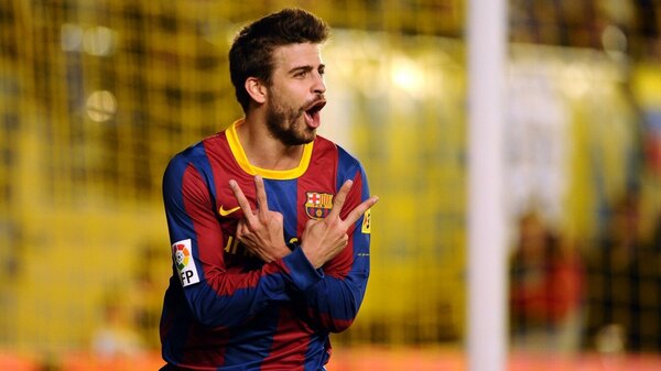 Versus / El "Kun" Agüero "quemó" a Gerard Piqué en vivo