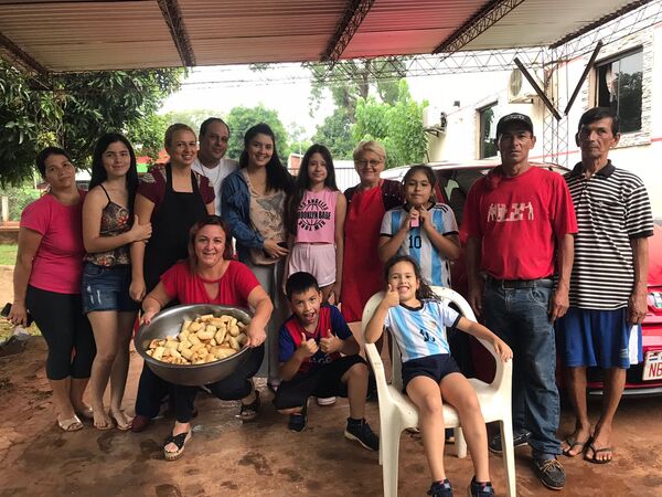 El “chipa apo” en familia, una costumbre que sigue latente