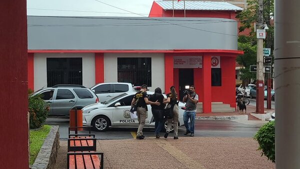 Detienen a funcionaria tras allanamiento en la Municipalidad de San Lorenzo