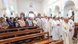 Renuevan compromiso sacerdotal en Catedral de Encarnación