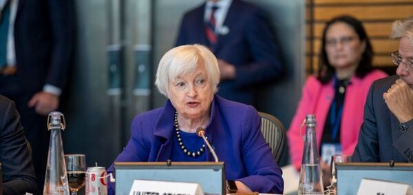 Janet Yellen, secretaria del Tesoro de EEUU, urge al FMI a apoyar más a los países endeudados de renta baja y media - Revista PLUS