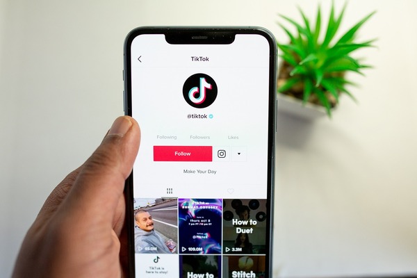 TikTok rechaza la multa de Reino Unido, aunque valora su rebaja a más de la mitad - Revista PLUS