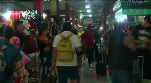 La estación de buses está abarrotada - SNT