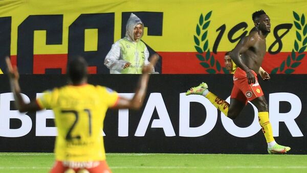 El Aucas sorprende al campeón