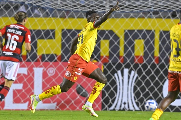 Diario HOY | Histórico debut: Aucas de Ecuador tumba al campeón Flamengo