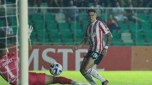 Estudiantes, con dos expulsados, vence a domicilio al Oriente Petrolero