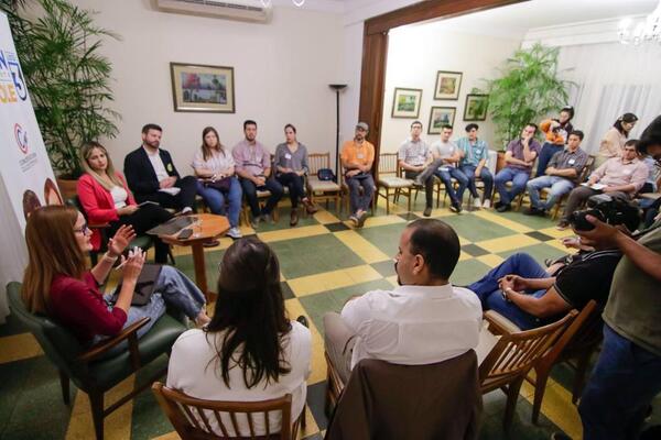 Exbecarios preocupados por dichos de Peña piden priorizar educación