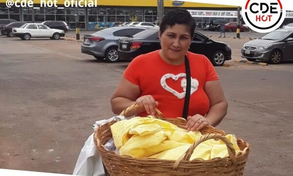 Doñita vende chipa para costear su tratamiento contra el cáncer