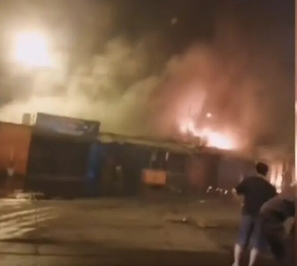 Video: controlan incendio en el Mercado 4 - Nacionales - ABC Color