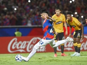 Con el pie derecho - Fútbol - ABC Color