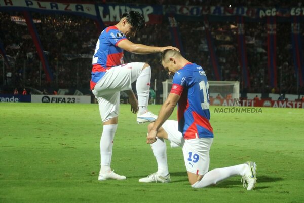 Versus / ¡Qué golazo! Genialidad de Claudio Aquino y jerarquía de Churín