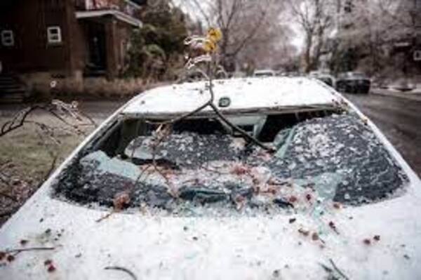 Tormenta de hielo deja sin electricidad a más de un millón de canadienses | 1000 Noticias