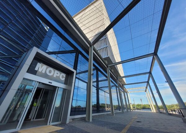 Obras Públicas inició mudanza a Oficinas de Gobierno en puerto de Asunción - .::Agencia IP::.