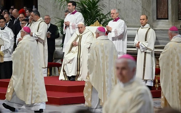 Papa pide a sacerdotes que eviten las divisiones en la Iglesia | 1000 Noticias