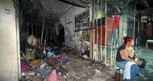 La Nación / Voraz incendio acabó con una tienda de ropas en el Mercado 4