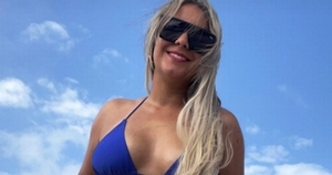 ¡La chica del bikini azul! Fátima Román enseñó sus curvas en las playas del Brasil