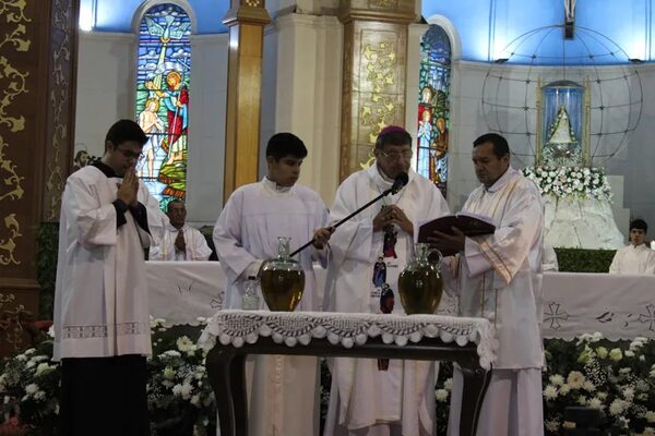 Misa Crismal: Valenzuela resaltó el compromiso de los sacerdotes - Nacionales - ABC Color