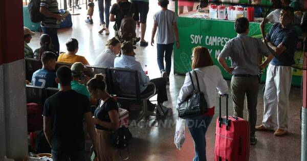 La Nación / Unas 150 mil personas ya pasaron por la Terminal de Ómnibus en operativo Semana Santa