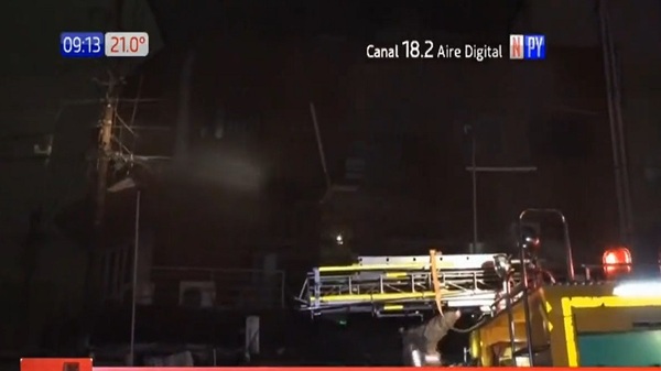 Incendio en Mercado 4 consume totalmente un local comercial - Noticias Paraguay