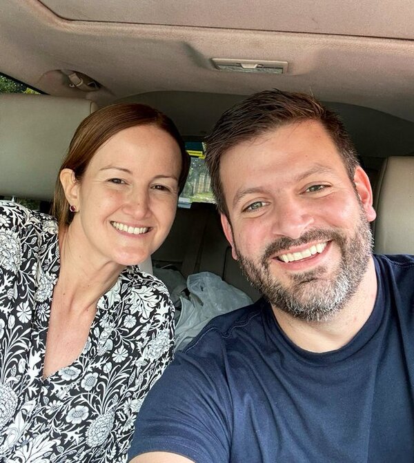 Soledad Núñez y Bruno Defelippe salen ilesos tras vuelco de camioneta