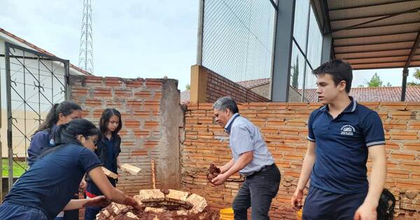 La Nación / Alumnos de un colegio de Santa Rita hicieron para su propio tatakua en el predio escolar