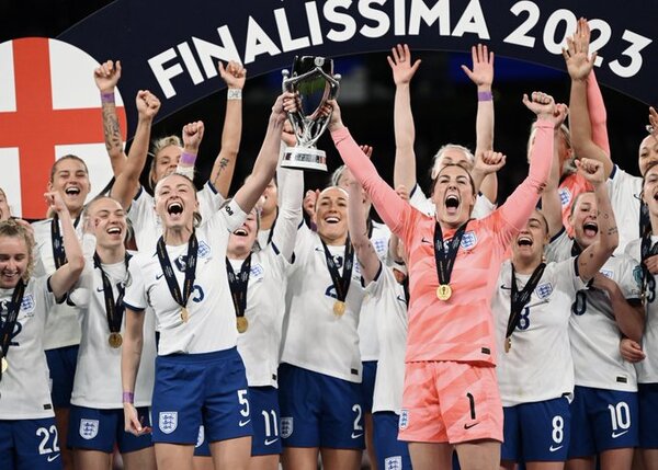Inglaterra venció en penales a Brasil para quedarse con la Finalissima 2023