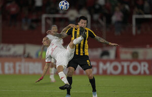 Versus / Guaraní fue vapuleado en su estreno en la Sudamericana