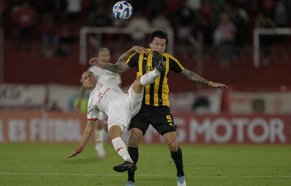 Versus / Guaraní fue vapuleado en su estreno en la Sudamericana