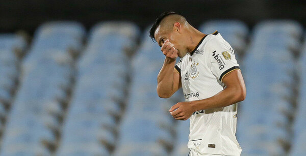 Versus / Fabián Balbuena anota y es figura en la goleada del Corinthians en Uruguay