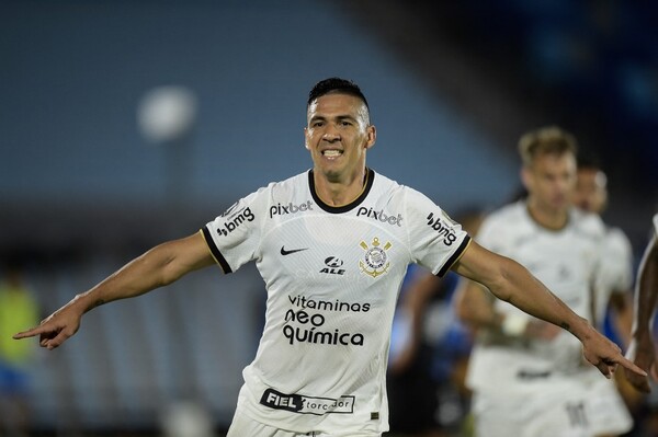 Diario HOY | Balbuena abre el camino del triunfo para Corinthians en Montevideo