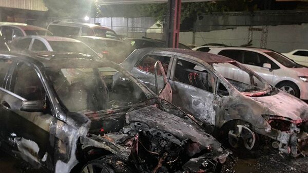 Dos vehículos se incendian en una playa de autos de CDE