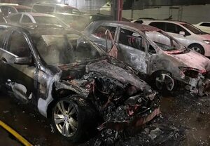 Incendio en playa de vehículos en Ciudad del Este - ABC en el Este - ABC Color