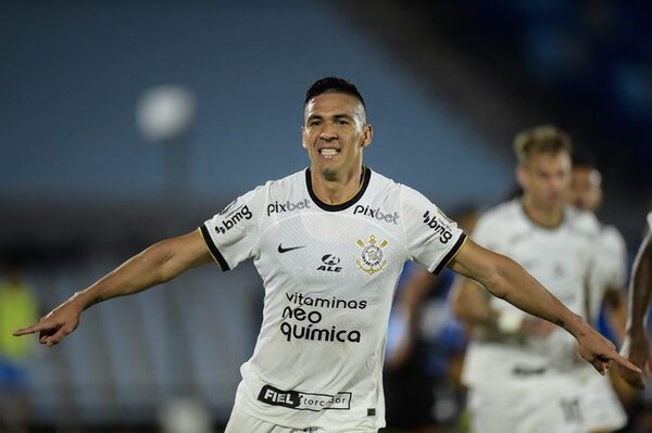 Balbuena abre el camino del triunfo para Corinthians en Montevideo