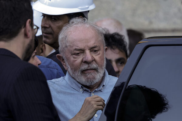 Gobierno de Lula retira siete estatales del proceso de privatización - MarketData