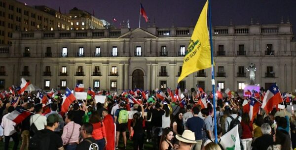 Protestas contra el presidente chileno tras asesinato de un policía | 1000 Noticias