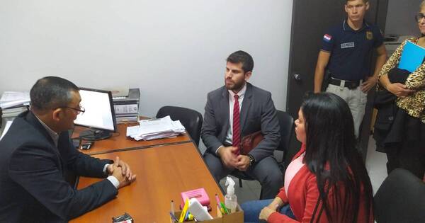 La Nación / San Lorenzo: imputan a funcionaria y suboficial por expedición irregular de registros