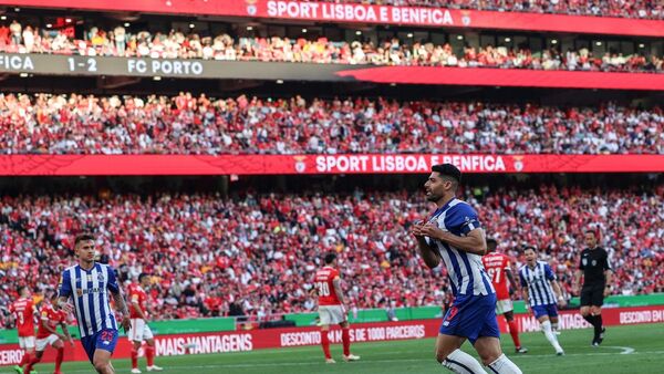 Porto se mantiene en la pelea tras ganar el clásico