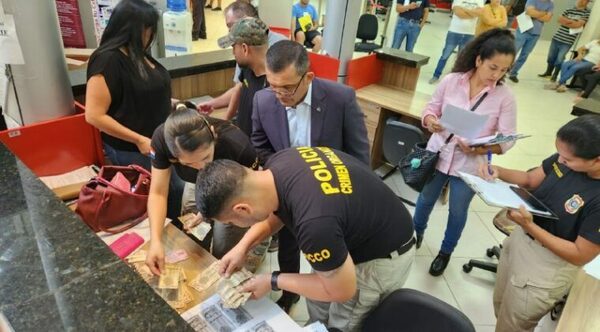 Imputan a funcionarias por expedición irregular de registro de conducción - Noticiero Paraguay