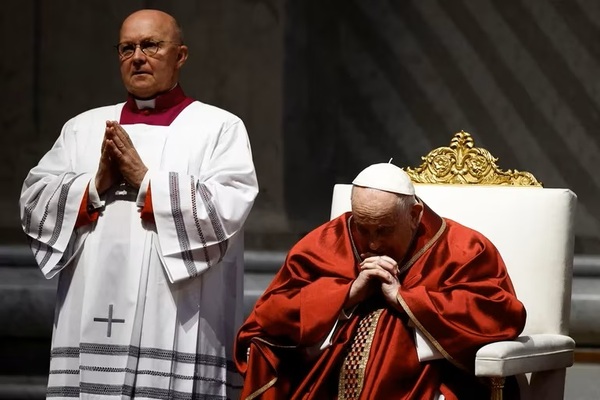 Diario HOY | El papa cancela su presencia en el Vía Crucis del Coliseo de Roma debido al frío